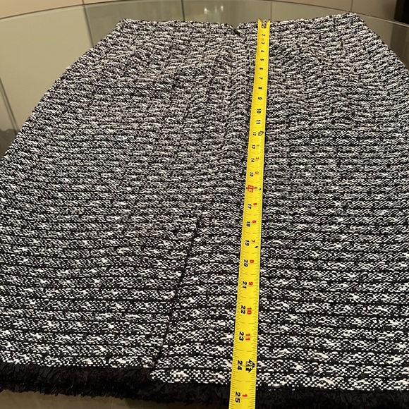 J. Crew, 6, “new classic” tweed pencil with fringe hem, fully lined, EUC. - Picture 7 of 9